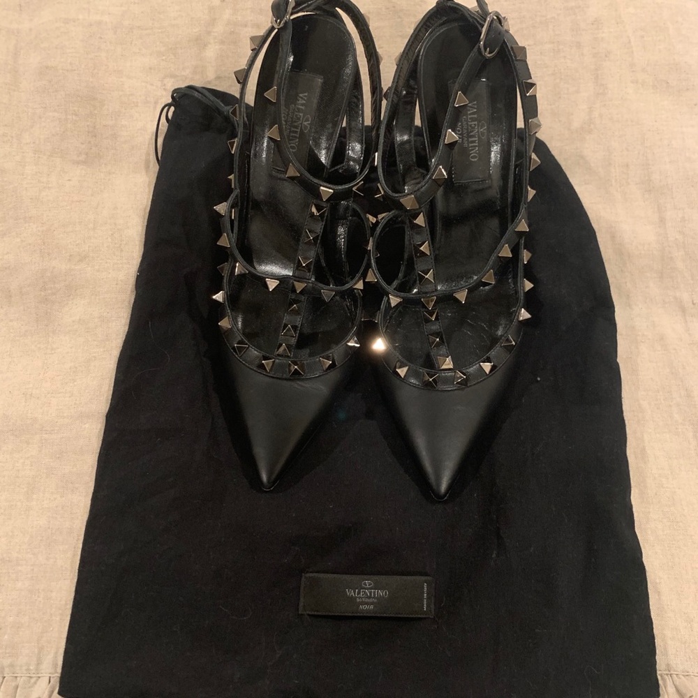 Valentino Rockstud Black Leather Pumps